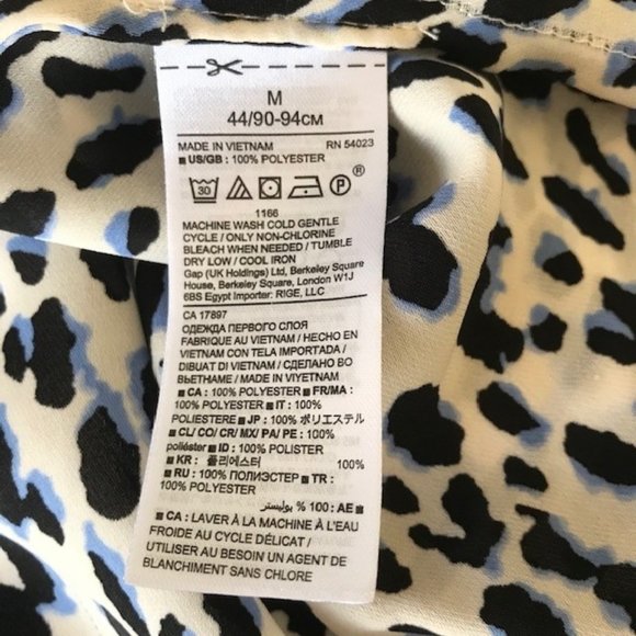 Banana Republic Blue/Black Animal Print Ruffled Front - Size  M - Picture 4 of 7